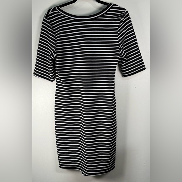 Gibson Latimer Chic B&W Striped Dress - Size Small- Excellent Preowned Condition - Picture 2 of 5
